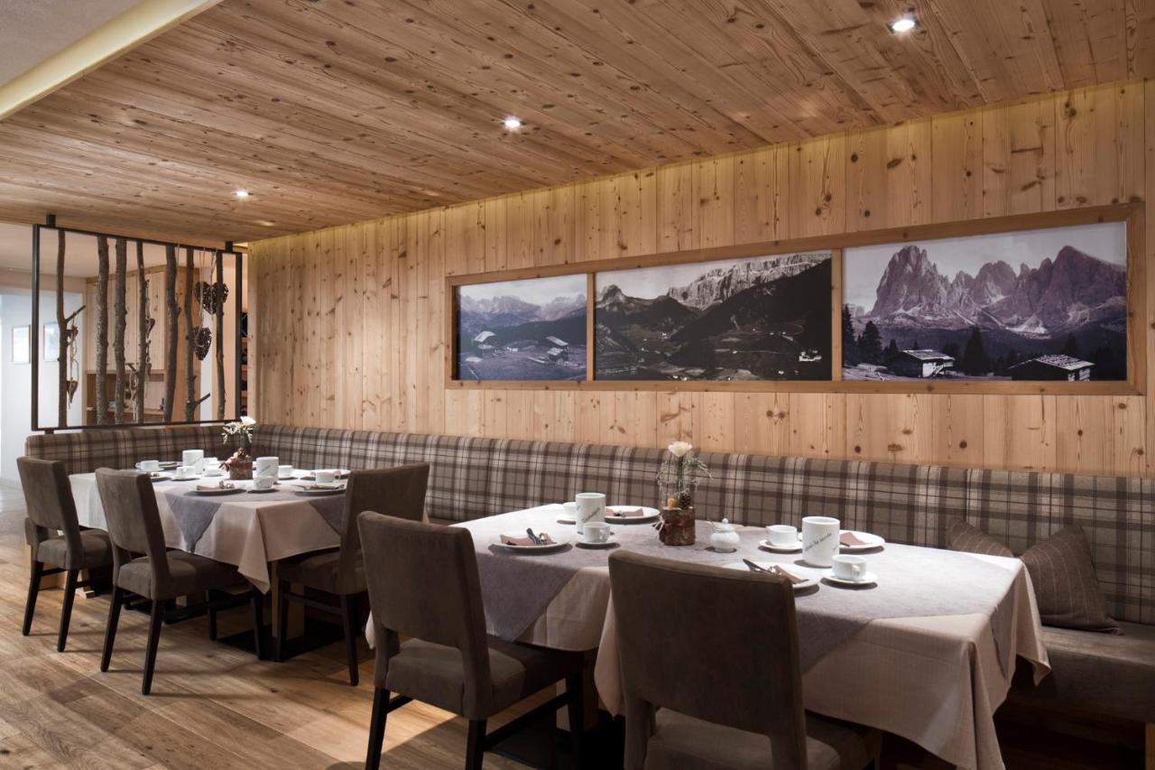 Hotel Comploj Adults Only Selva di Val Gardena Bagian luar foto