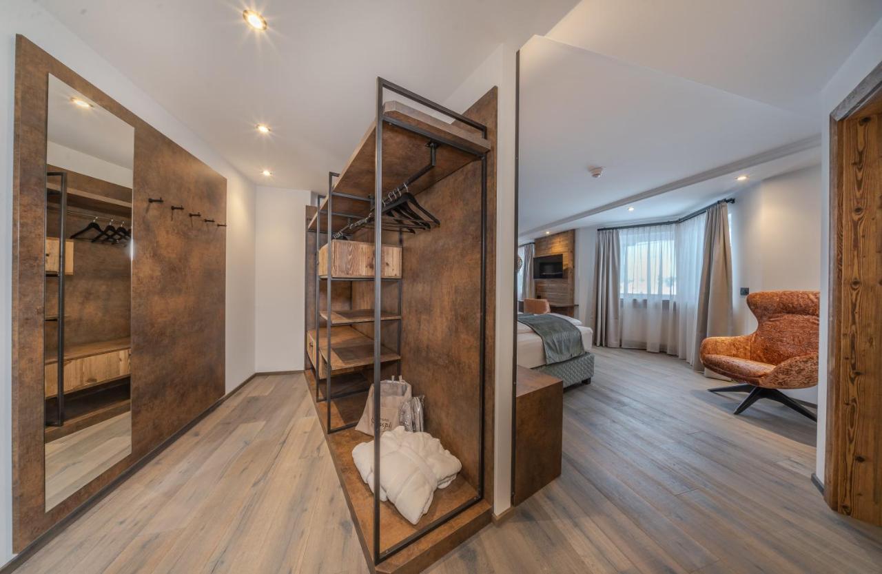 Hotel Comploj Adults Only Selva di Val Gardena Bagian luar foto