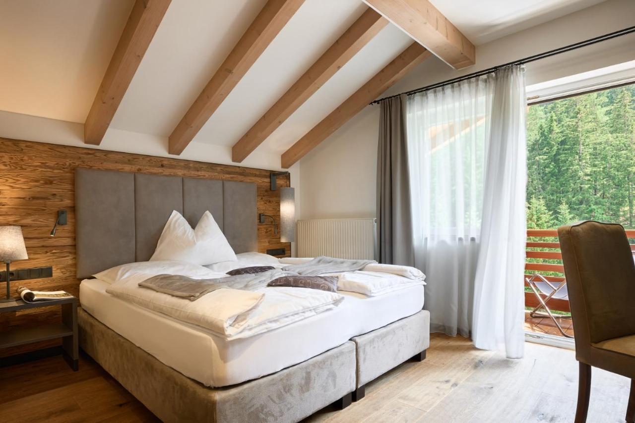 Hotel Comploj Adults Only Selva di Val Gardena Bagian luar foto