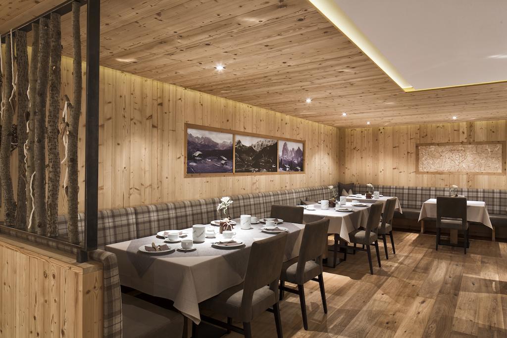 Hotel Comploj Adults Only Selva di Val Gardena Bagian luar foto