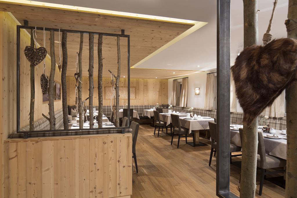 Hotel Comploj Adults Only Selva di Val Gardena Bagian luar foto