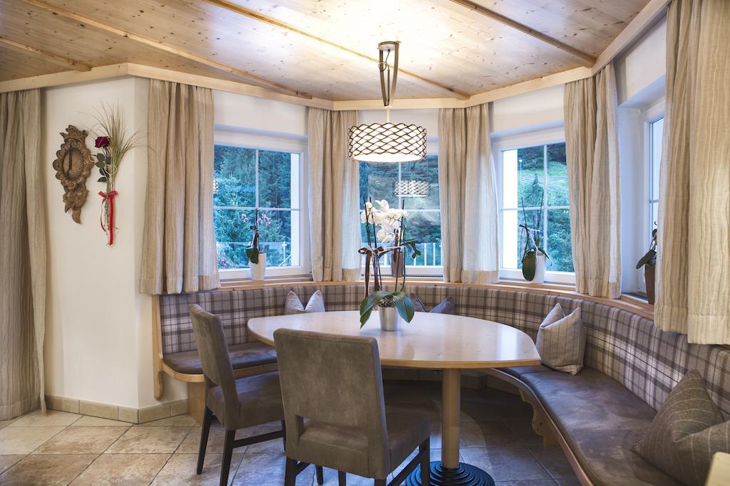Hotel Comploj Adults Only Selva di Val Gardena Bagian luar foto