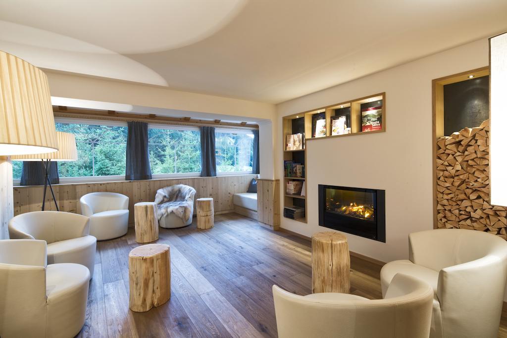 Hotel Comploj Adults Only Selva di Val Gardena Bagian luar foto