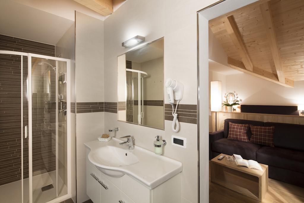 Hotel Comploj Adults Only Selva di Val Gardena Ruang foto