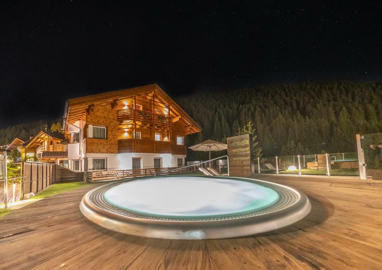 Hotel Comploj Adults Only Selva di Val Gardena Bagian luar foto