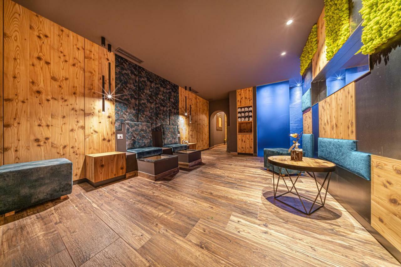 Hotel Comploj Adults Only Selva di Val Gardena Bagian luar foto