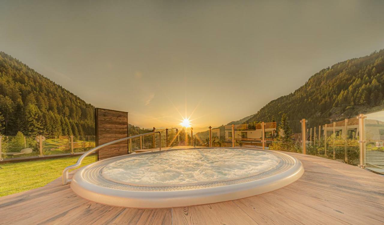 Hotel Comploj Adults Only Selva di Val Gardena Bagian luar foto