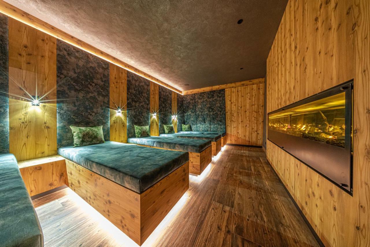 Hotel Comploj Adults Only Selva di Val Gardena Bagian luar foto